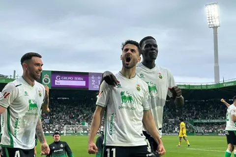 فريق بلال عطية.. راسينج سانتاندير يعود إلى الدوري الإسباني بعد غياب 14 عاما
